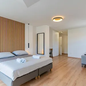 Apartment & Klemenc, Cres