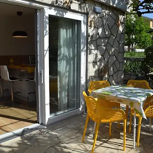 Apartment Eta, Cres